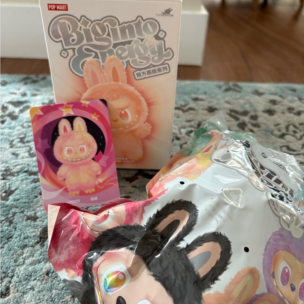 Authentic Unopened Bag - Loyalty Labubu - Picture 3 of 3